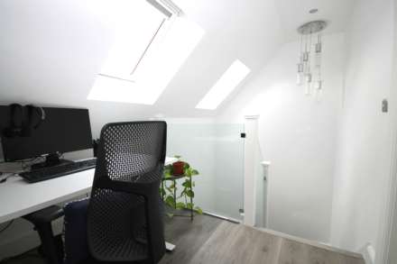 Lawn Close, New Malden, Image 15