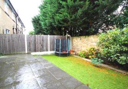 Lawn Close, New Malden, Image 16