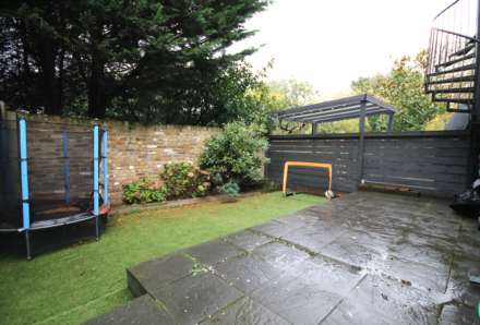 Lawn Close, New Malden, Image 17