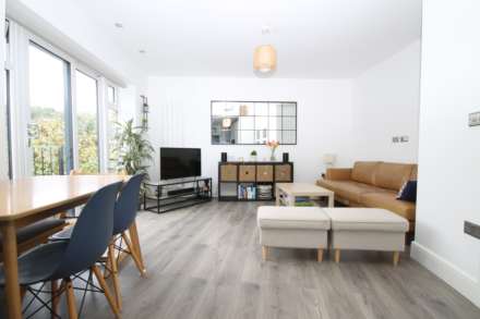 Lawn Close, New Malden, Image 2