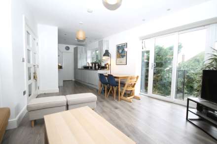 Lawn Close, New Malden, Image 3