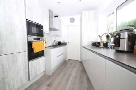 Lawn Close, New Malden, Image 4