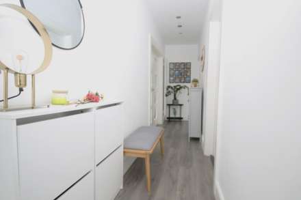 Lawn Close, New Malden, Image 6