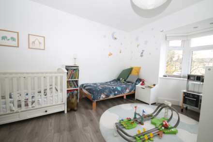 Lawn Close, New Malden, Image 7