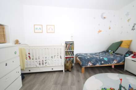 Lawn Close, New Malden, Image 9