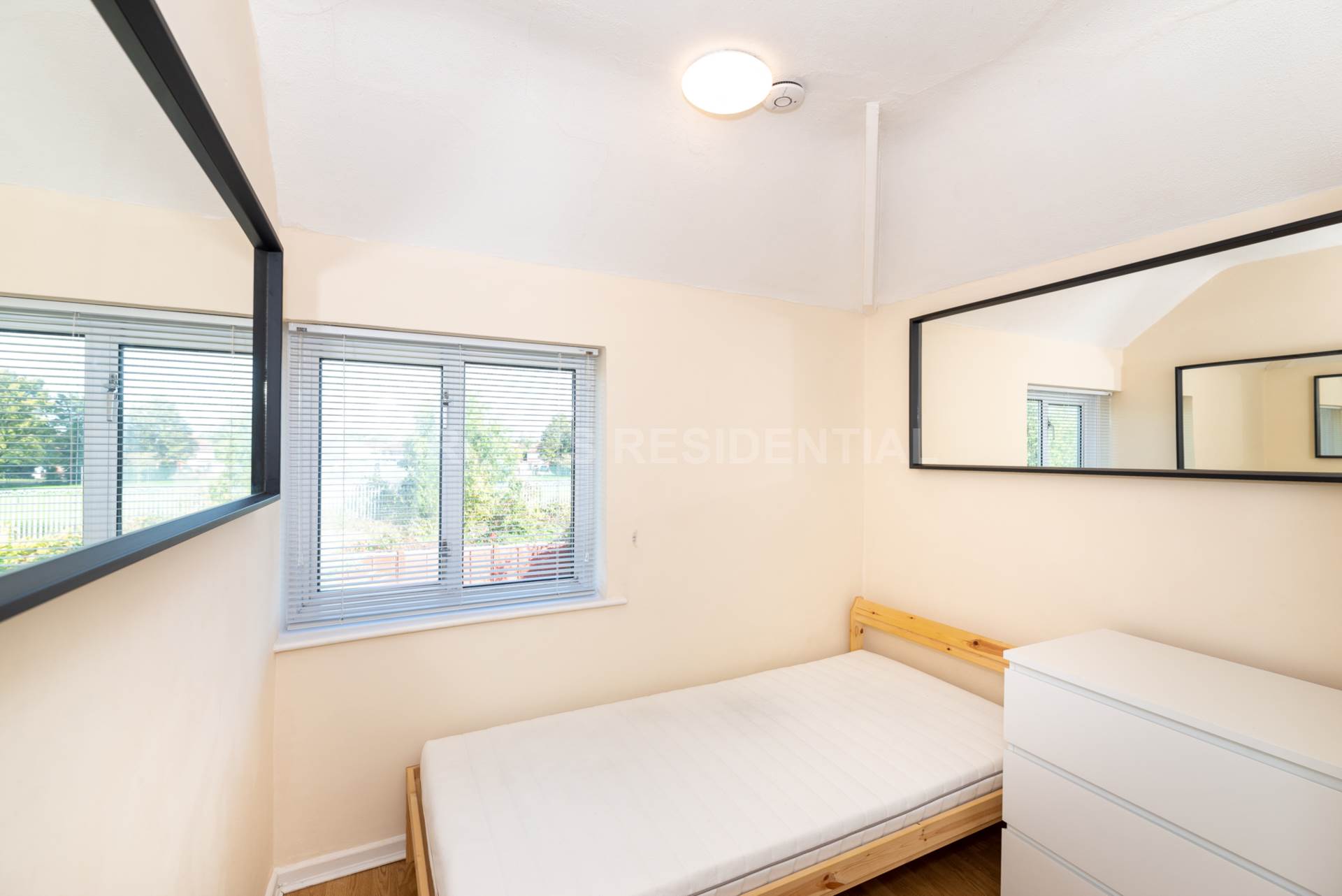 Fleetwood Road, Kingston Upon Thames, Image 8