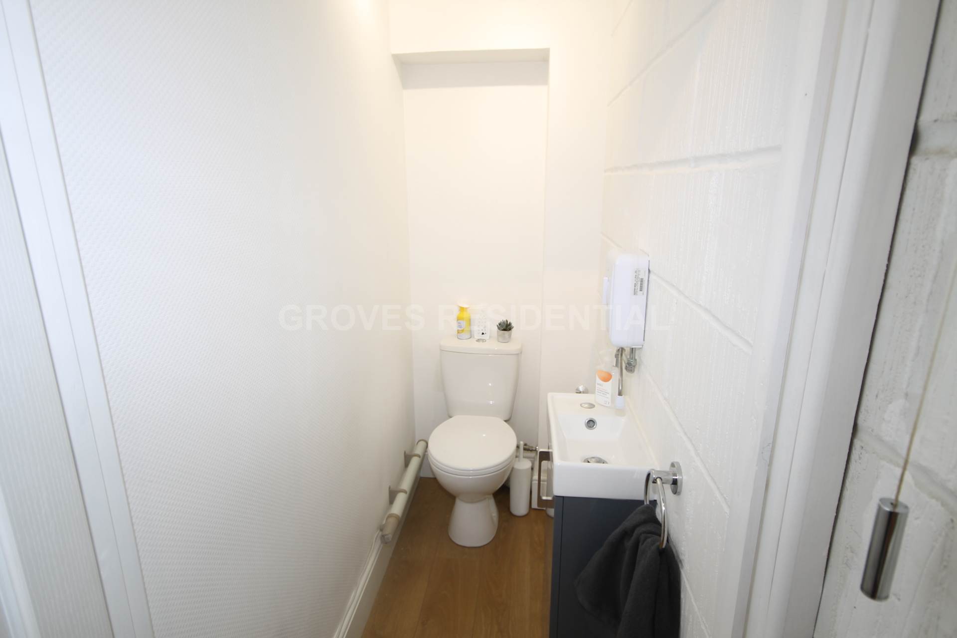 Meadow Hill, New Malden, Image 8