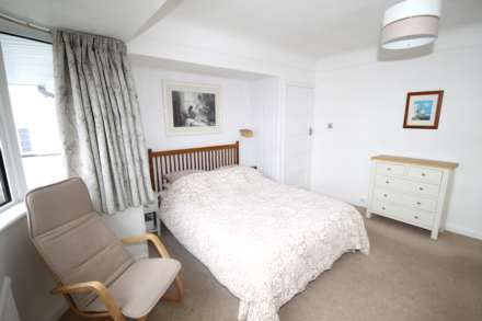 Meadow Hill, New Malden, Image 14
