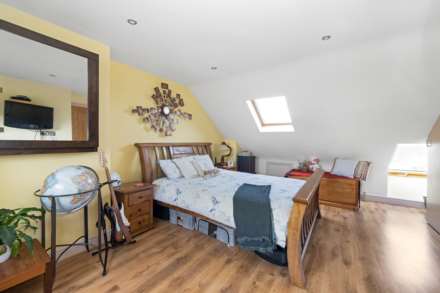 Myrtle Grove, New Malden, Image 11