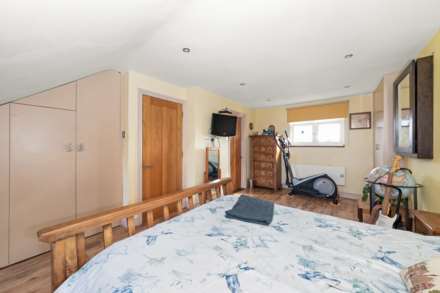 Myrtle Grove, New Malden, Image 12
