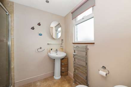 Myrtle Grove, New Malden, Image 13
