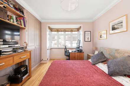 Myrtle Grove, New Malden, Image 15