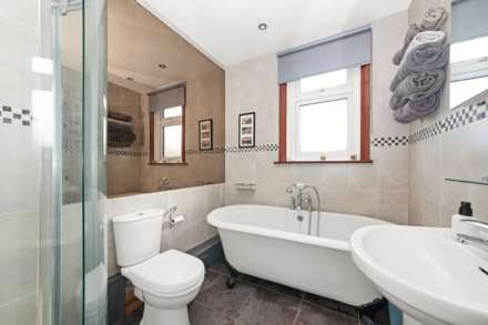 Myrtle Grove, New Malden, Image 18