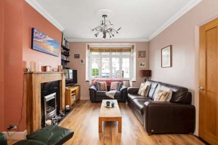 Myrtle Grove, New Malden, Image 4