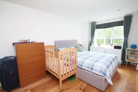 Royal Quarter, Seven Kings Way, Image 4