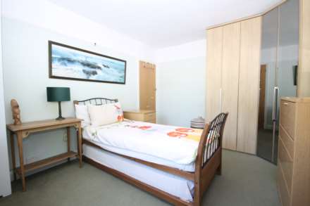 Burberry Close, New Malden, Image 15