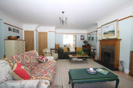 Burberry Close, New Malden, Image 5
