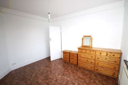 Melrose Gardens, New Malden, Image 13