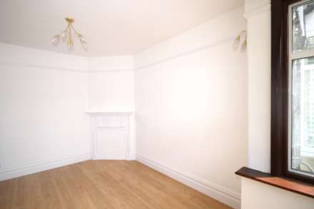 Melrose Gardens, New Malden, Image 8