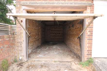Kelvedon Close, Kingston Upon Thames, Image 6