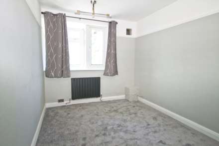 The Triangle, Kingston Upon Thames, Image 5