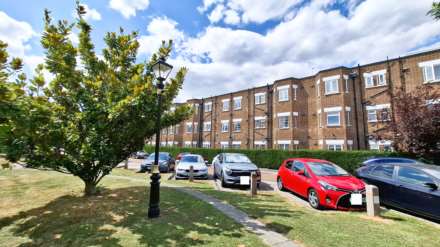 2 Bedroom Flat, Bushy Road, London