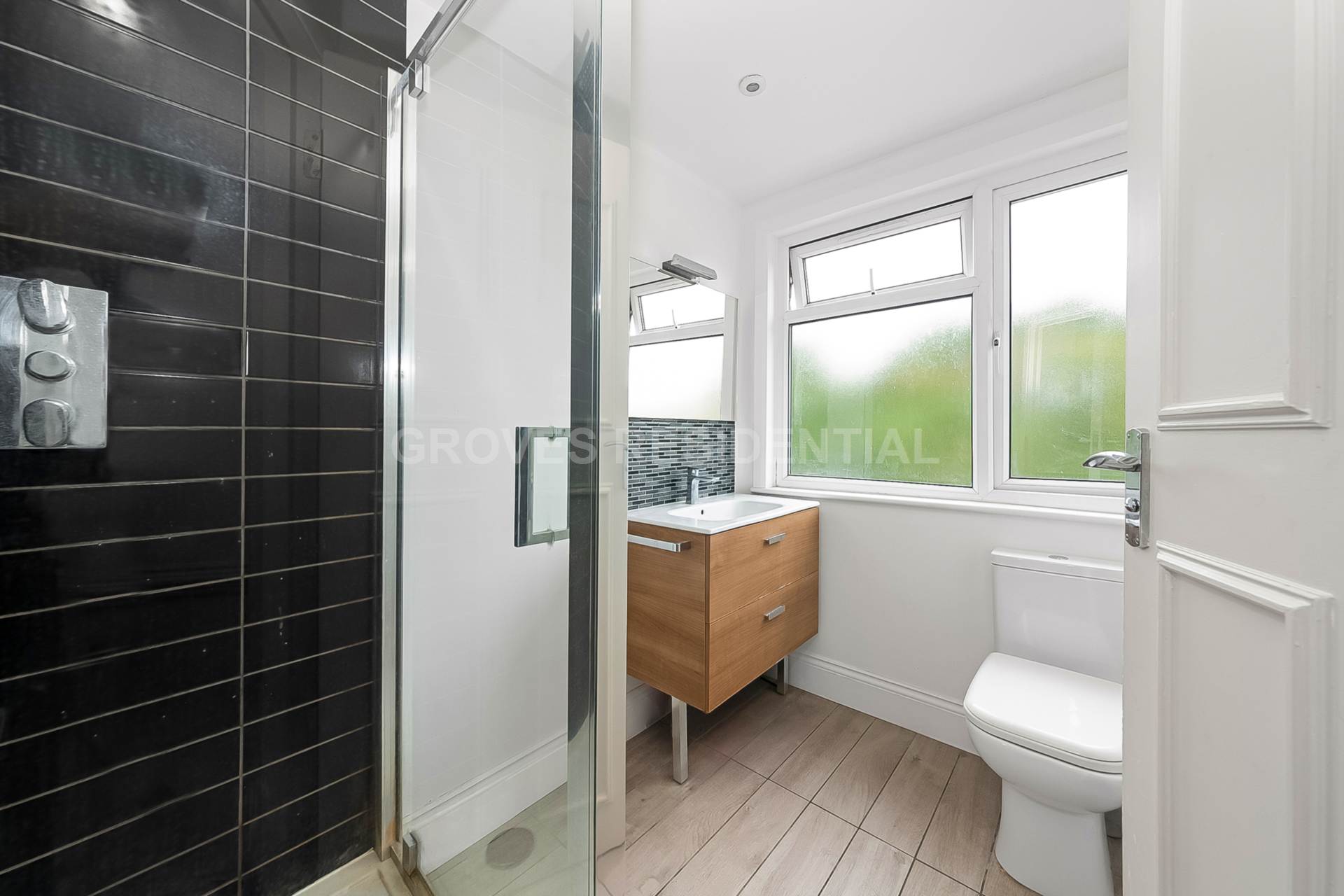 Buxton Drive, New Malden, Image 15