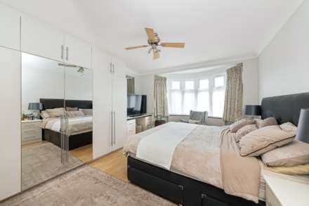 Buxton Drive, New Malden, Image 11