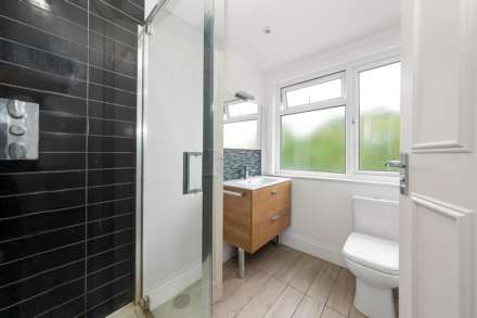 Buxton Drive, New Malden, Image 15
