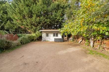 Buxton Drive, New Malden, Image 16