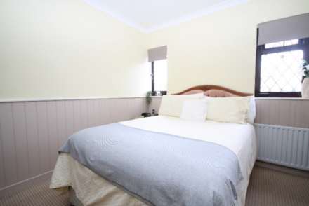 The Crescent, New Malden, Image 11