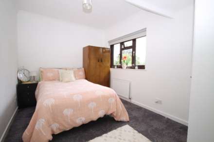 The Crescent, New Malden, Image 12