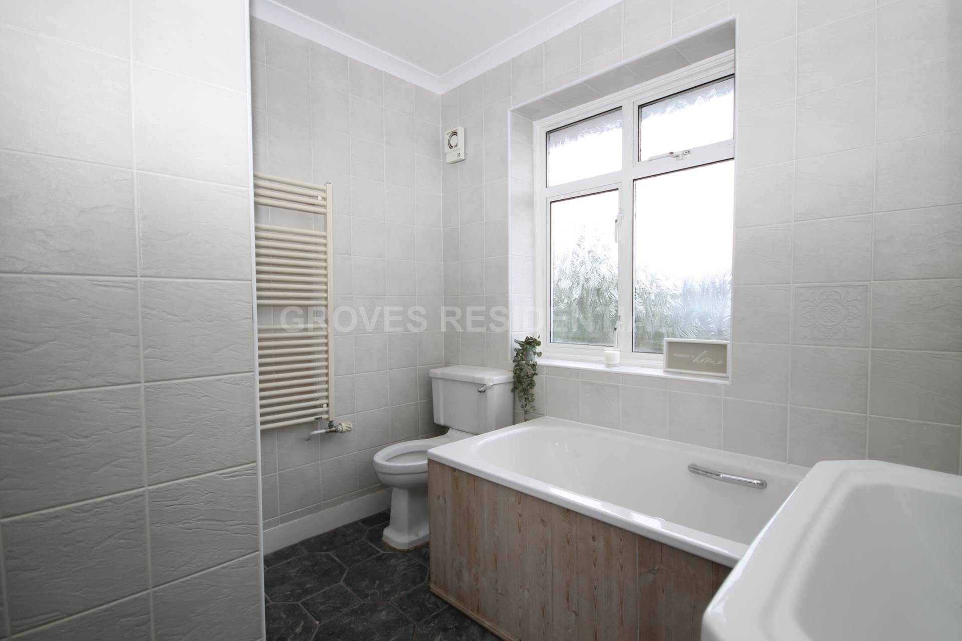 Mayfair Avenue, Worcester Park, Image 14