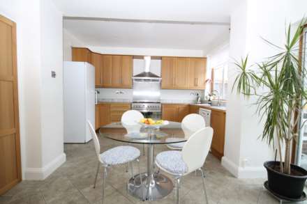 Mayfair Avenue, Worcester Park, Image 6