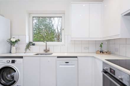 Kelvedon Close, Kingston Upon Thames, Image 4