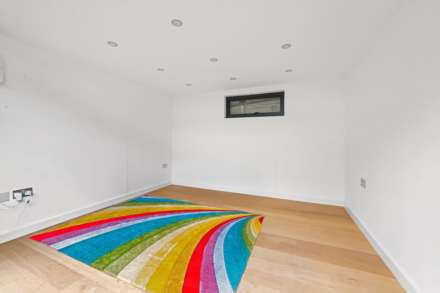 The Crescent, New Malden, Image 15