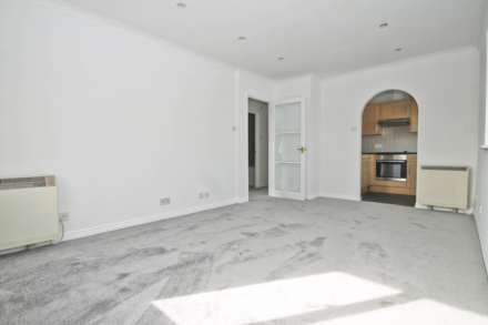 Holmwood Court, New Malden, Image 3