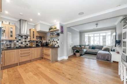 Phyllis Avenue, Motspur Park, Image 4