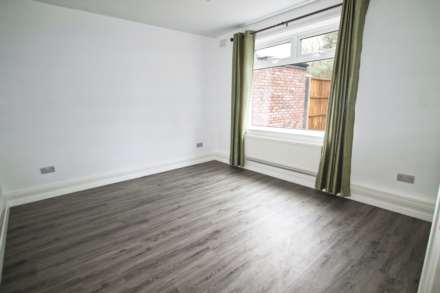 Aboyne Drive, London, Image 5