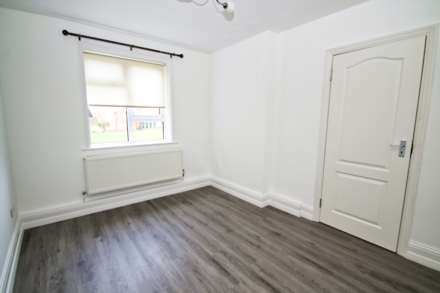 Aboyne Drive, London, Image 6