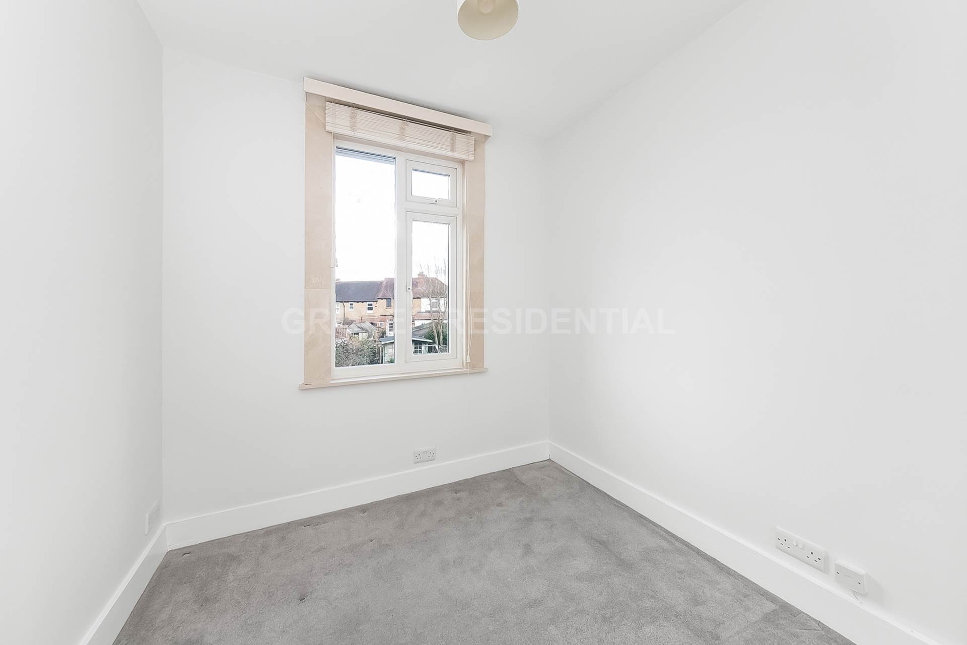 Myrtle Grove, New Malden, Image 14