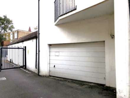 Cheam Common Road, Worcester Park, Image 9