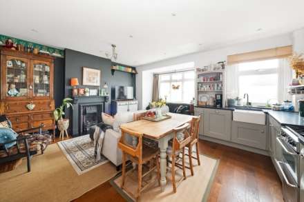 Albemarle Gardens, New Malden, Image 4