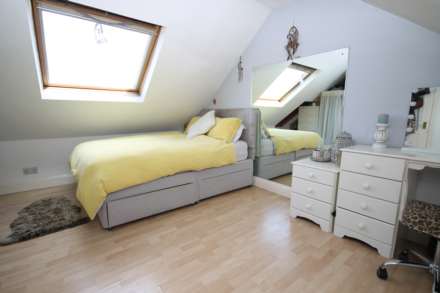 Chestnut Grove, New Malden, Image 21