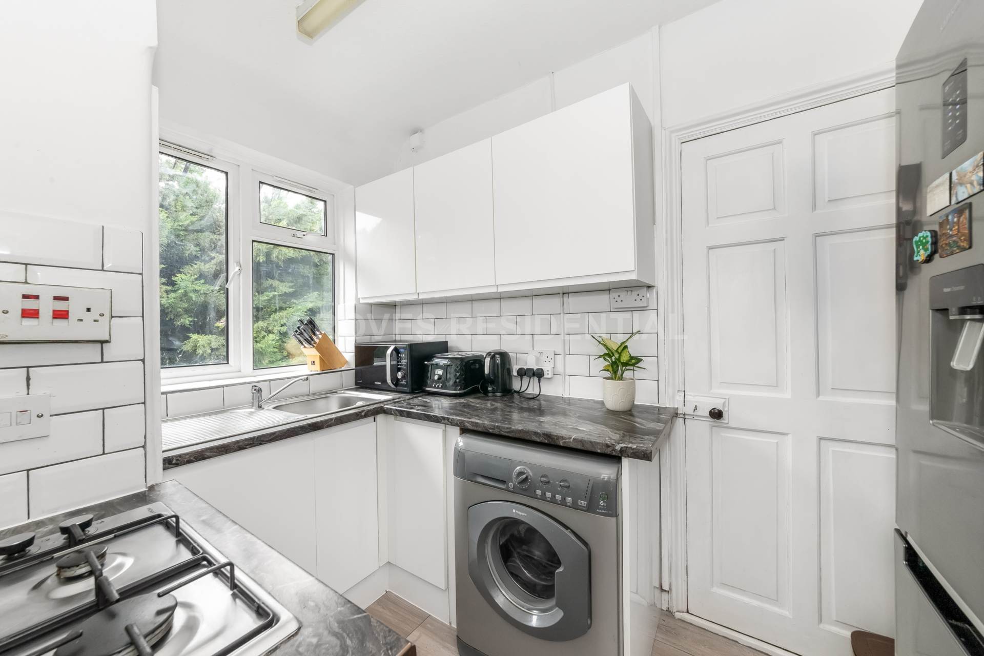 Lawn Close, New Malden, Image 3