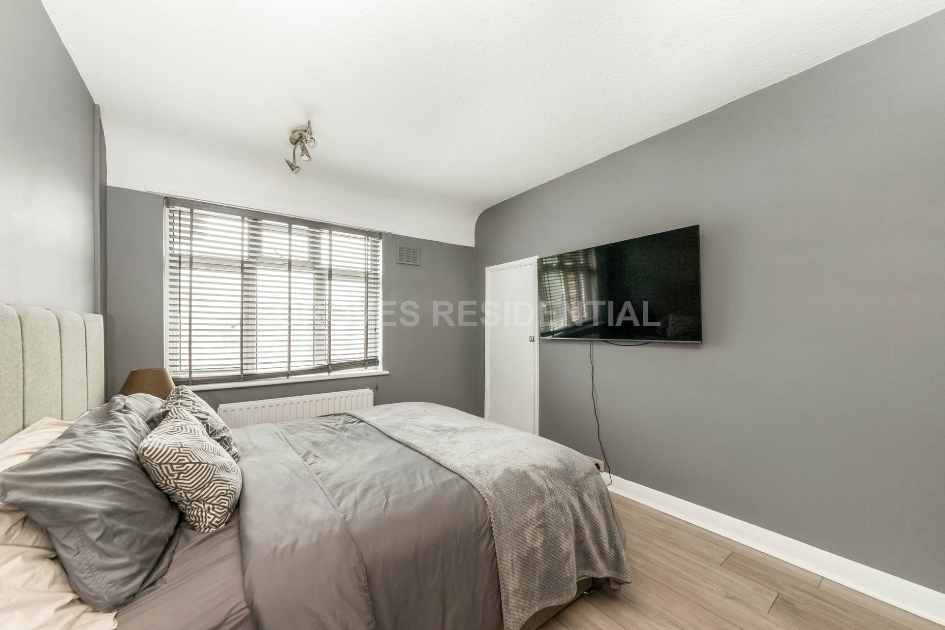 Lawn Close, New Malden, Image 6