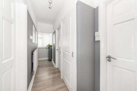 Lawn Close, New Malden, Image 4