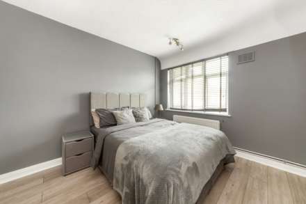 Lawn Close, New Malden, Image 5