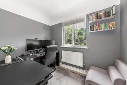 Lawn Close, New Malden, Image 7