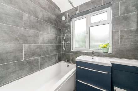 Lawn Close, New Malden, Image 8